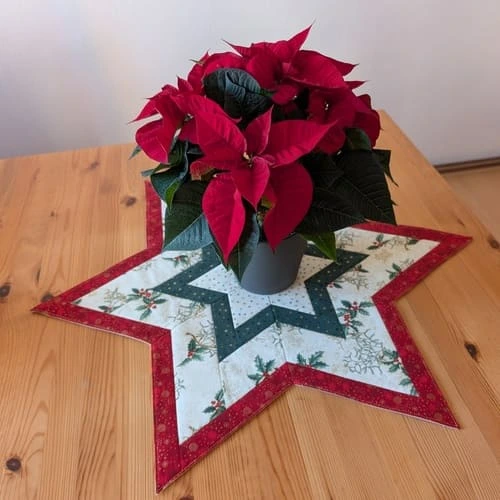 Šesticípá hvězda jako ubrus pod vánoční stromeček nebo vánoční hvězdu